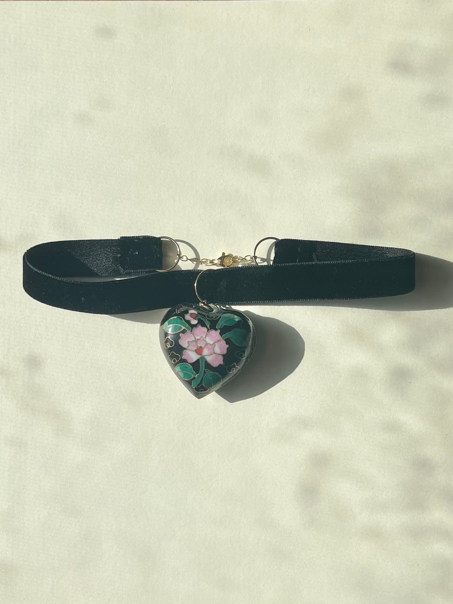 Queendom Ribbon Choker